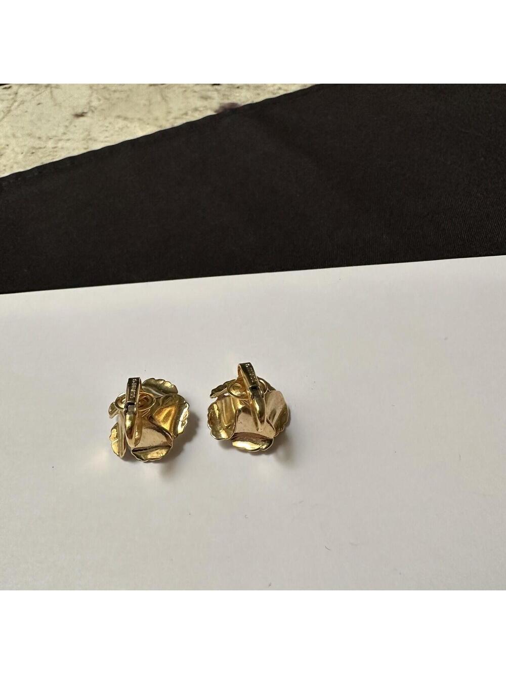 Vintage Giovanni Flower Gold Tone / White Clip On Non Pierced Earrings - Picture 4 of 7